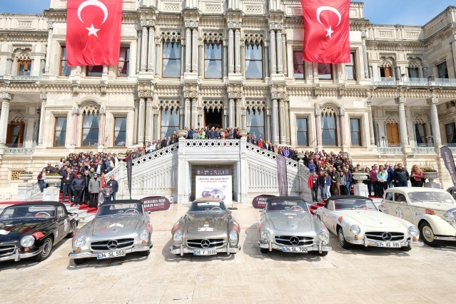 •	Klasik otomobil tutkunlarını bir araya getirecek Mercedes-Benz Cumhuriyet Rallisi, Çırağan Palace Kempinski İstanbul’dan başlayarak 350 km’lik bir parkurda gerçekleştirilecek.