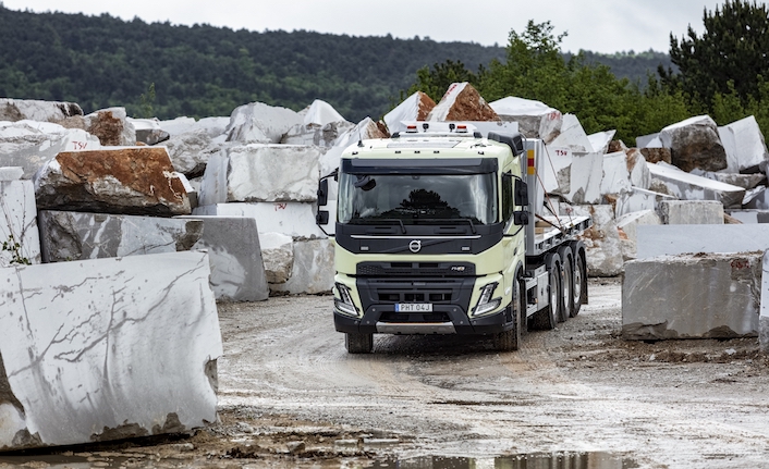Yeni Volvo FMX zorlu görevler için sahaya çıktı