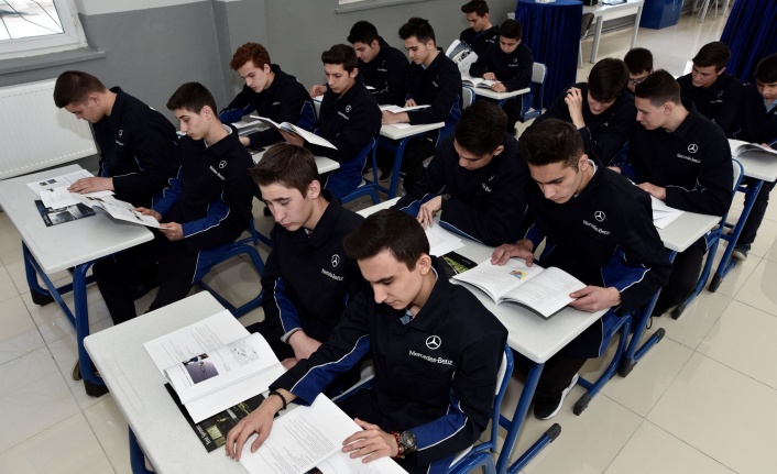 Mercedes-Benz Laboratuvarı, Türkiye’de en fazla okula ve öğrenciye ulaşan şirket oldu